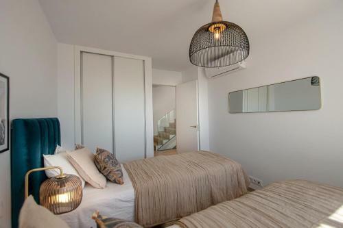 Luxury 5-bed House With Jacuzzi Sea Views Pool