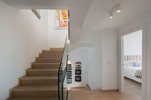 Luxury 5-bed House With Jacuzzi Sea Views Pool