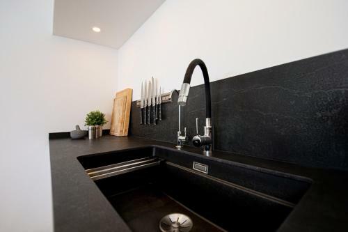 Luxury 5-bed House With Jacuzzi Sea Views Pool