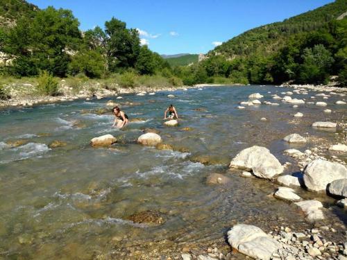 Charmante Maison De Vacances Sur Un Terrain De 4 Ha