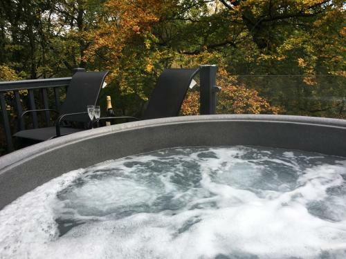 P23 - Studio Pod With Hot Tub