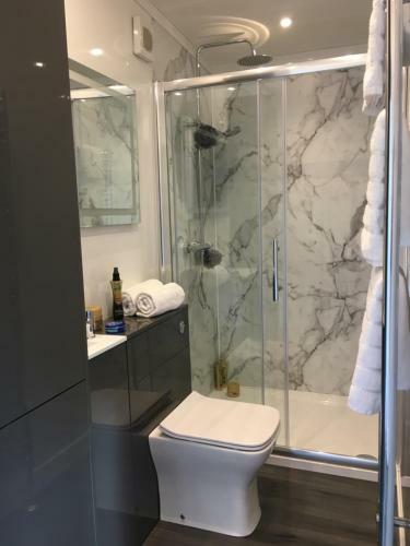 P23 - Studio Pod With Hot Tub