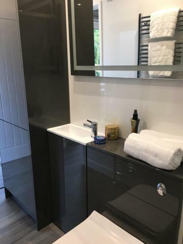 P23 - Studio Pod With Hot Tub