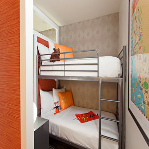 Hotel Beverly Garland Holiday Inn Un
