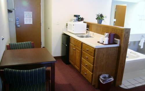 Hotel National Heritage Inn And Suites