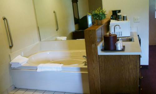 Hotel National Heritage Inn And Suites