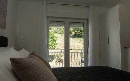 Sea And Mountain View Apartments