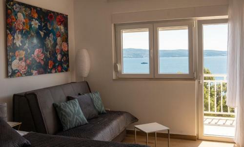 Sea And Mountain View Apartments