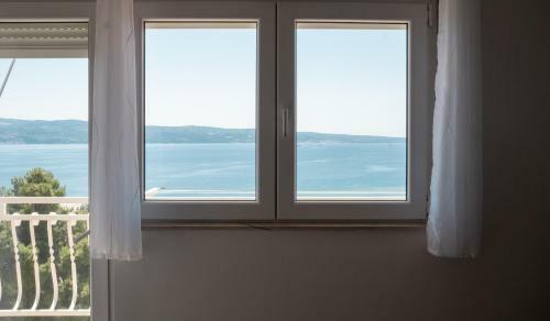 Sea And Mountain View Apartments