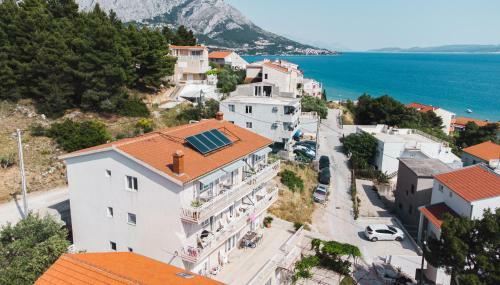 Sea And Mountain View Apartments