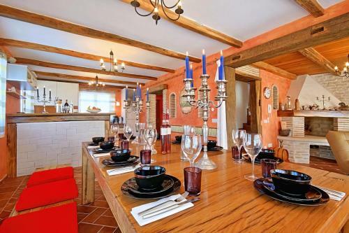 Romantic Villa Leon With Private Pool & 5 Bedrooms