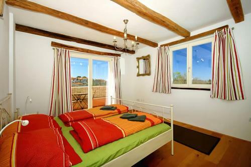 Romantic Villa Leon With Private Pool & 5 Bedrooms
