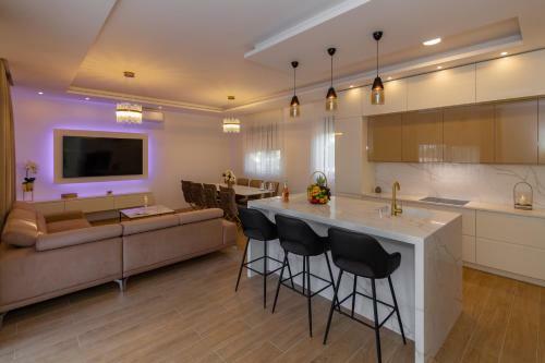 Brand New Luxury Villa Lukas & Private Pool