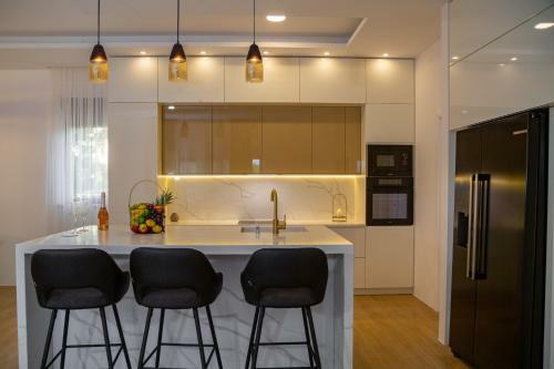 Brand New Luxury Villa Lukas & Private Pool