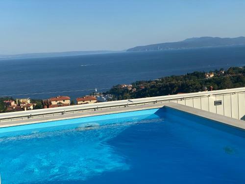 Apartment Stella - Rooftop Swimming Pool