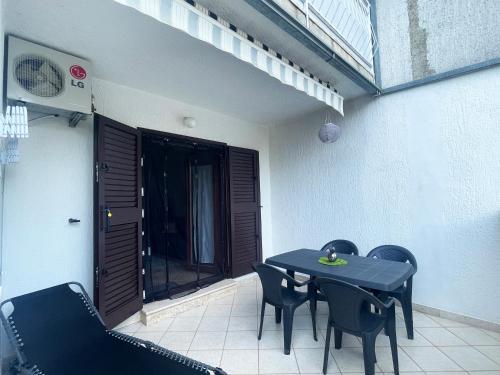Apartment 01