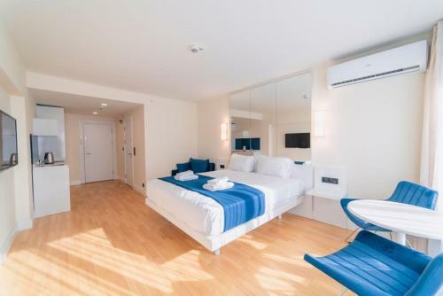 Batumi Colored Pebbles Beach & Sea View Aparthotel