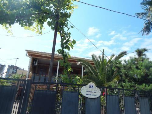 Hostal 400 Meters From The Sea