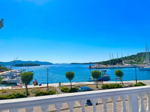Seafront Apartment 4+1