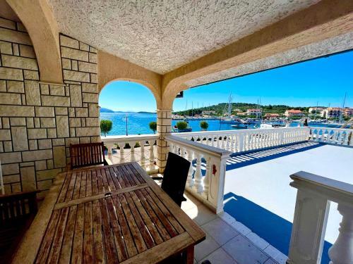Seafront Apartment 4+1