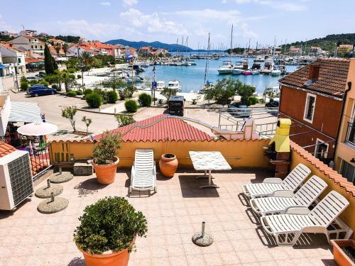 Apartments First Row By The Sea Jezera Murter