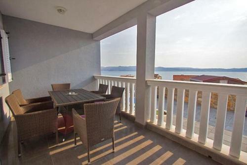 Apartment Annabella With Pool And Sea View