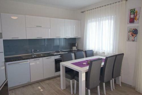 Apartment Annabella With Pool And Sea View