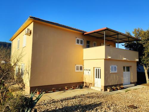 Apartamento Ku?a Salamuni? - Jelsa
