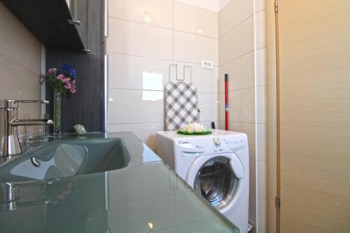 Hostal Apartment And Room Ramzija 2193