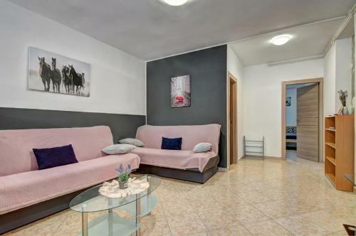 Lovely Apartments In Valbandon