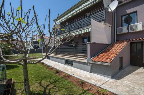 Lovely Apartments In Valbandon