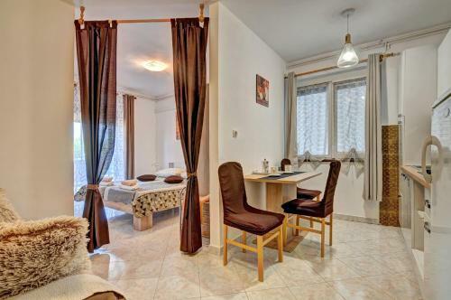Lovely Apartments In Valbandon