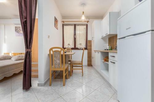 Lovely Apartments In Valbandon