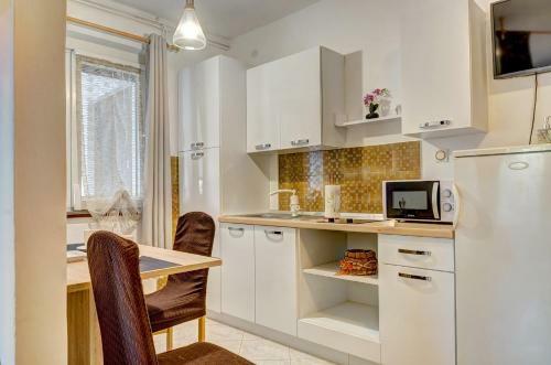 Lovely Apartments In Valbandon