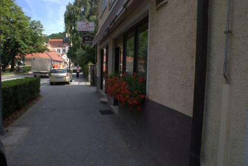 Hostel Jedvaj