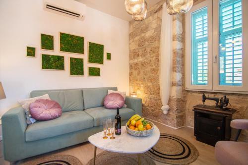 Apartments Mali Raj Komiza