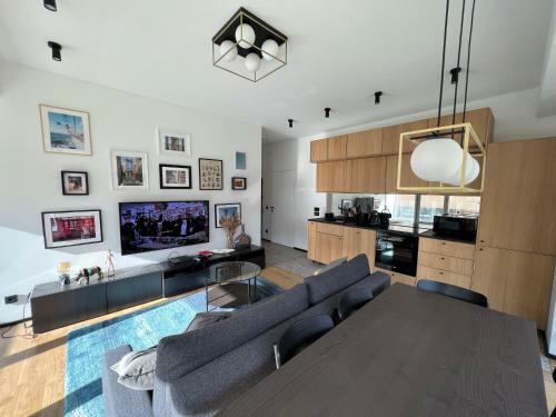 New Exclusive 2bd Apartment By The Sea