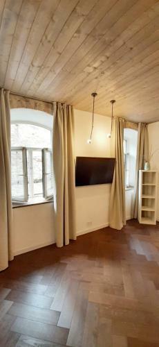 Gates Of Dawn Apartment In Old Town