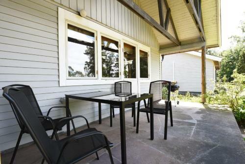 Nice Cottage On �land By The Sea