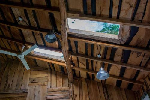 La Casita De Atr�s