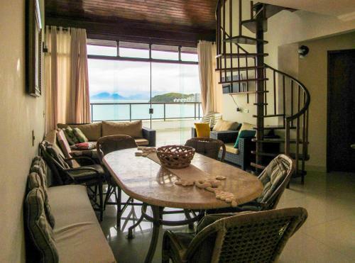 Apartamento Apto A Beira-mar Com Piscina Em Martim De Sa Sp