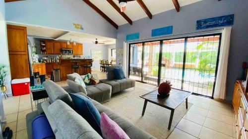 Brilliant Retreat Tamarindo
