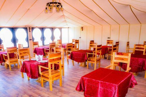 Relaxing Desert Camp - Luxury & Royal
