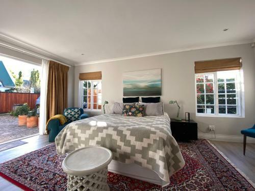 Apartamento Priv. Courtyard And Entrance With Spacious Bedroom