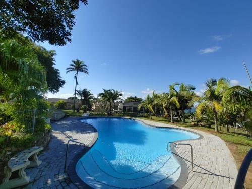 Cheerful 2 Bedroom Cottage With A Communal Pool