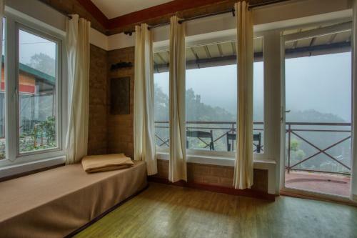 Hotel De Rock Jungle Living Resort