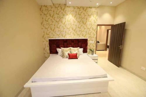 Pop 91541 Hotel Amaira Inn