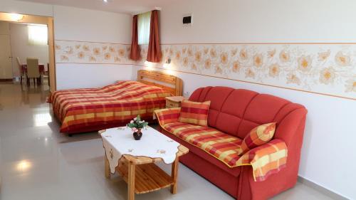 Magyar Apartmanh�z Iv.