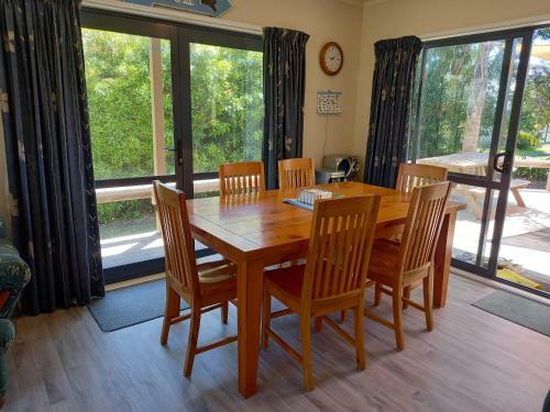 Palm Retreat - Matarangi Holiday Home