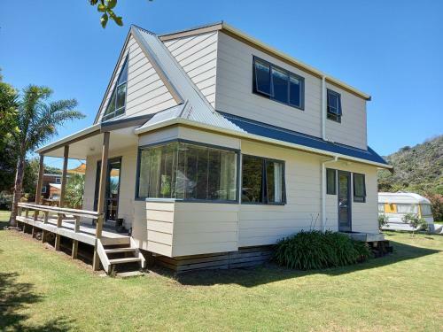 Palm Retreat - Matarangi Holiday Home